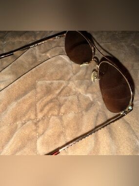 GUESS Classic Aviator Sunglasses in Brown